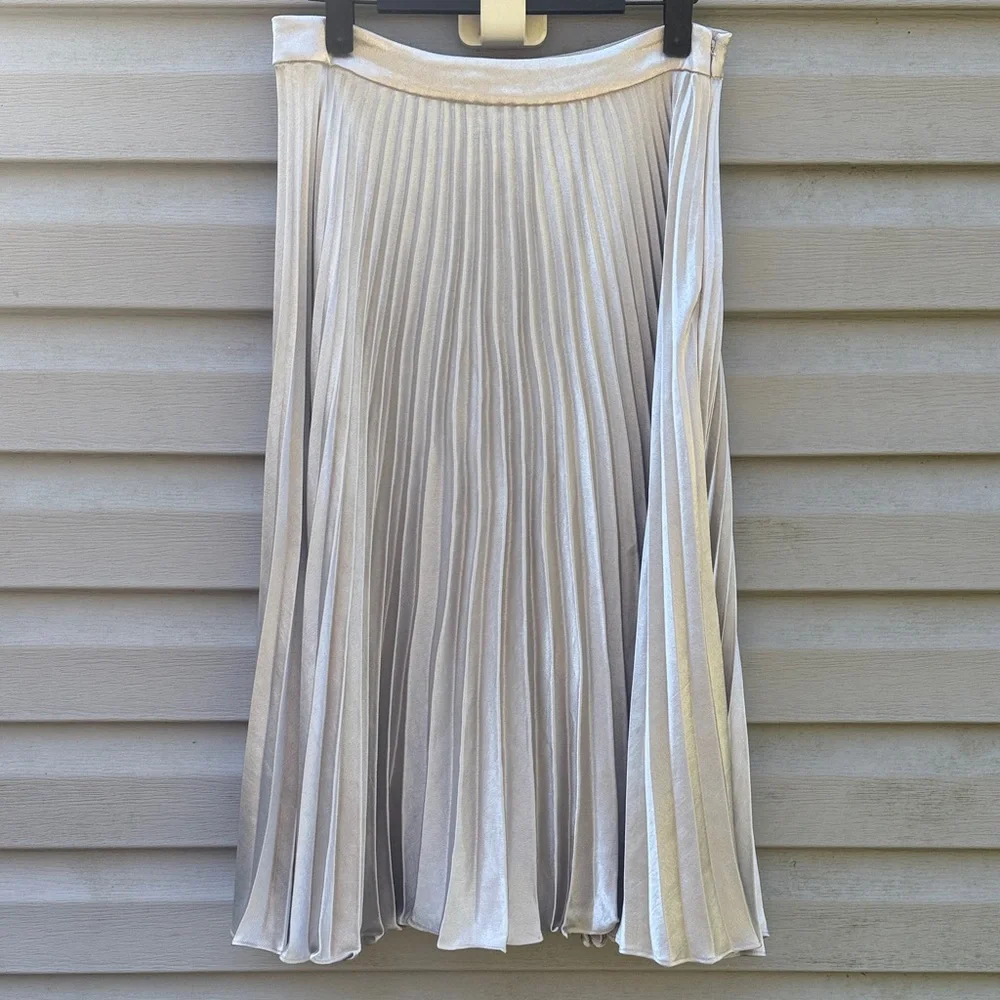Reiss | Pleated Midi Swing Skirt size 6 - Picture 2 of 6